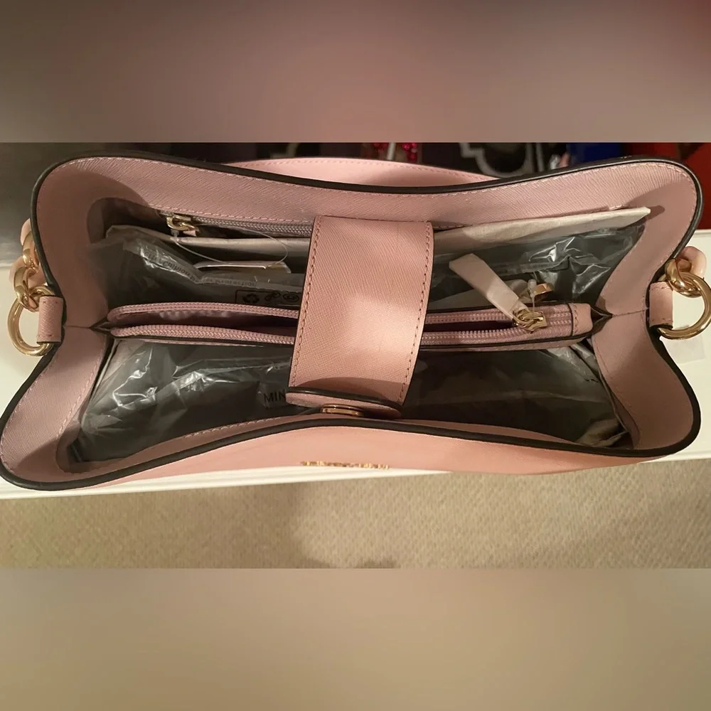 Light Pink Micheal Kors Purse - Picture 7 of 7